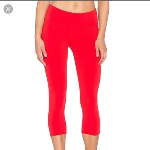 ALO YOGA RED CAPRI